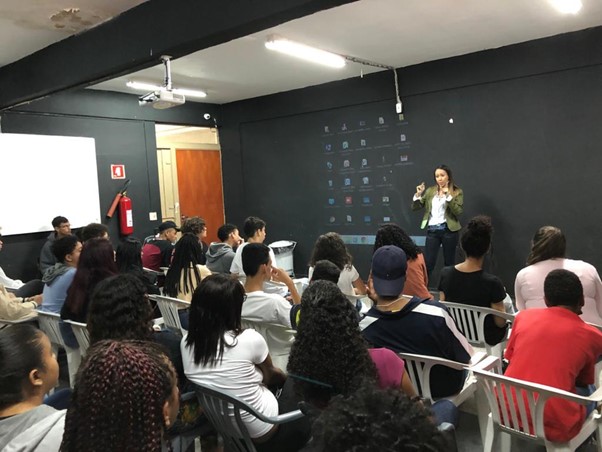 Palestra para turmas do Ensino Médio da Escola Estadual Artista Plástico (Zona Sul de São Paulo) Tema: Inclusão de Jovens no mercado de trabalho.